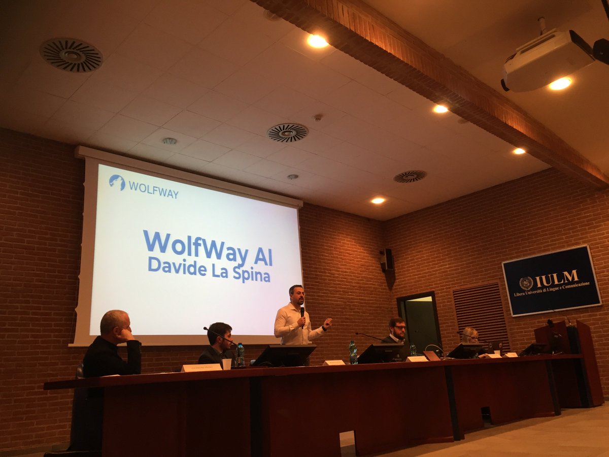iulmsocialmedia's tweet photo. #BigData non é una feauture ma un problema perché oggi ci troviamo a dover gestire un’enorme mole di dati. Il valore sta nella capacità di trasformare i dati in informazioni utili per i processi decisionali. @Davide_LaSpina @takethewolfway #MasterSMM #MilanoDigitalWeek https://t.co/4eV3dzCaXH
