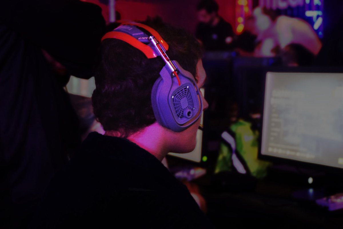 TeamB3WARE's tweet photo. #MLGOrlando
#HawksHalo #B3WARETheClaw
Photo Creds: @WorldofBntly https://t.co/xqdnclKh1Z