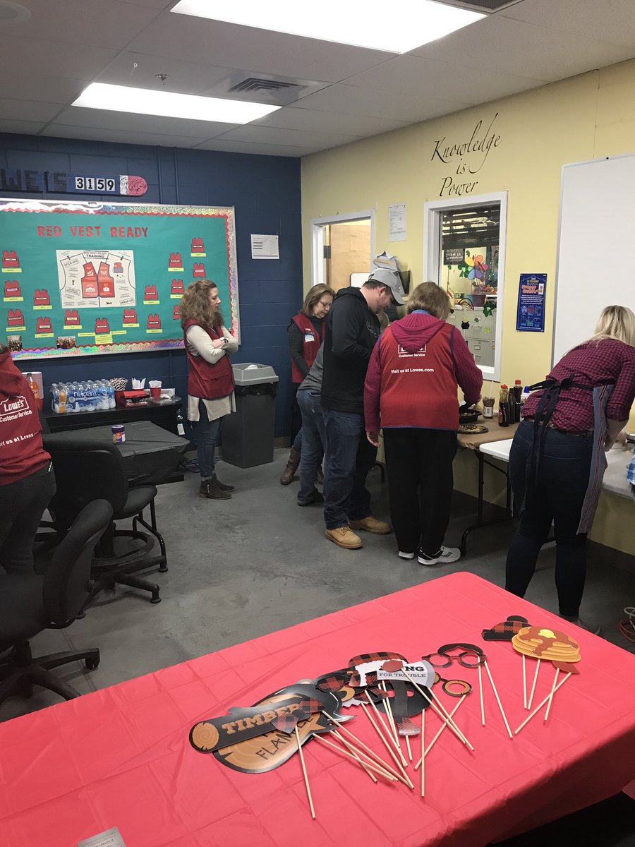 feil_james's tweet image. Safety Celebration in 3159 Commack! Great job in Q4!
#market1363 #whyweworksafe