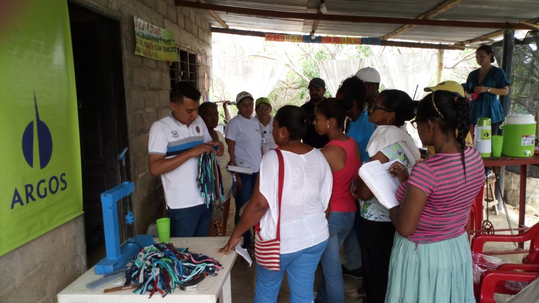 Fundimur's tweet photo. #AccionesdeImpacto | Con la jornada de capacitación, los miembros de ASEMUPAB iniciarán una nueva actividad comercial en el municipio de Arroyohondo, que ayudará a transformar sus condiciones de vida. Acciones realizadas en el marco del convenio suscrito con @Cementos_Argos https://t.co/f9WwMdRacp