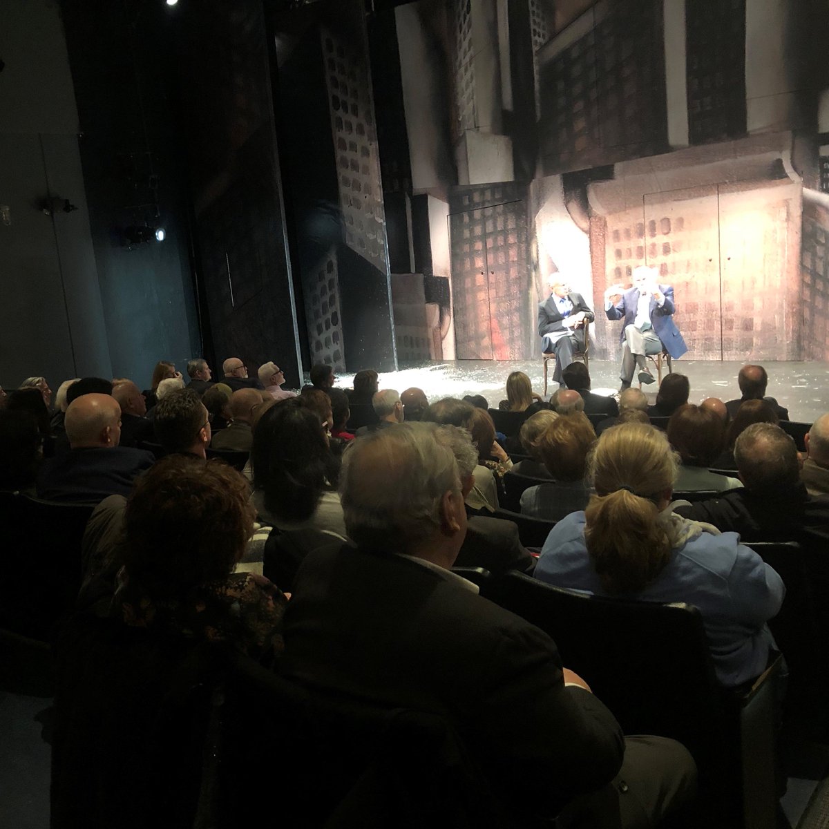 TACTnyc's tweet photo. Packed house last night at THREE WISE GUYS for post-show talkback with Bob Billingsley, vice chairman of Cushman &amp; Wakefield, whose uncle was owner of the legendary Stork Club and a friend of Damon Runyon. Thanks to Bob and host TACT Company Member James Murtaugh. #3WiseGuysTACT https://t.co/D3LCGzoPLS
