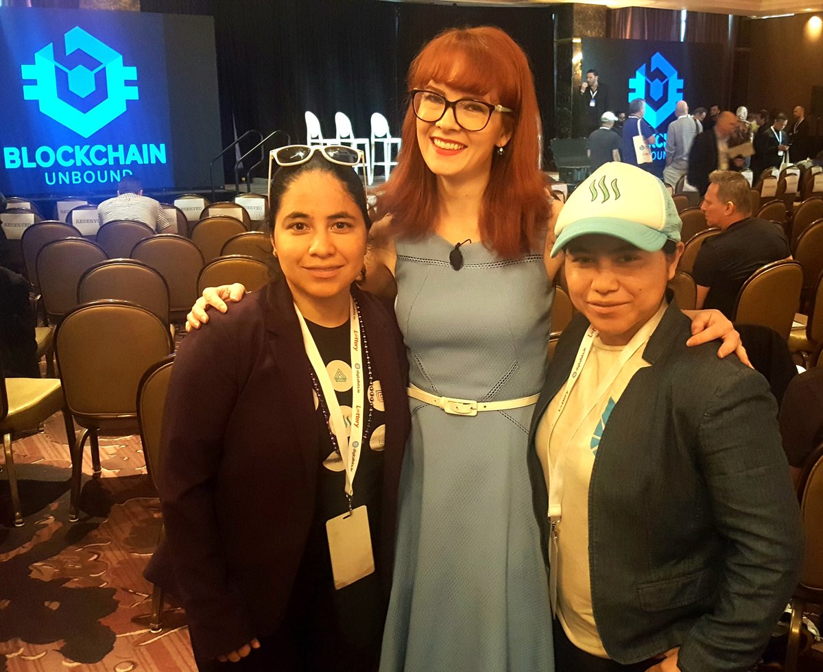 cybercodetwins's tweet image. Met the amazing Naomi Brockwell AKA @SkyCorridors #restartweek #puertorico #blockchain #blockchainunbound #steemit