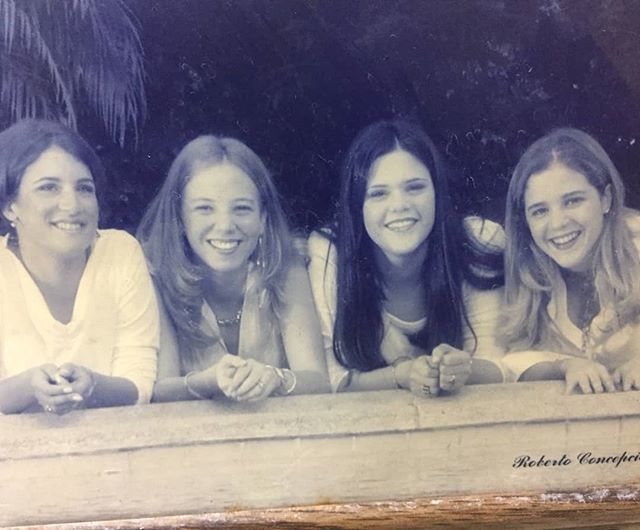 mvfloresc's tweet photo. Lo peor que pudieron hacer fue mandarme esta foto. Carajo cuanto colageno junto. Juventud divino tesoro!!! @carolinadubreil @rosalindabaez .
.
.
#mylife #thelifeofmachi #elrealtebete #tebete #tbt #tamomabuenahora #friends #amigas #recordaresvivir #paquem… https://t.co/VK6KAwJcaD https://t.co/SCOTlLQq7T