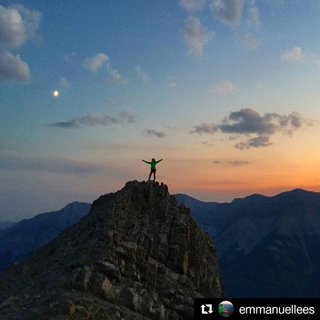 yegacc's tweet photo. #Repost @emmanuellees (@get_repost)
・・・
Moon to my left of me, sunset to the right, here I am stuck in the middle 🌒 🌄
#yegacc #yeg #alpineclubcan #alpineclub #alpineclubofcanada #climbing #rockclimbing #skitouring #hiking #mountains #explorealber… https://t.co/VL6knxScZt https://t.co/DXFGspJTfy