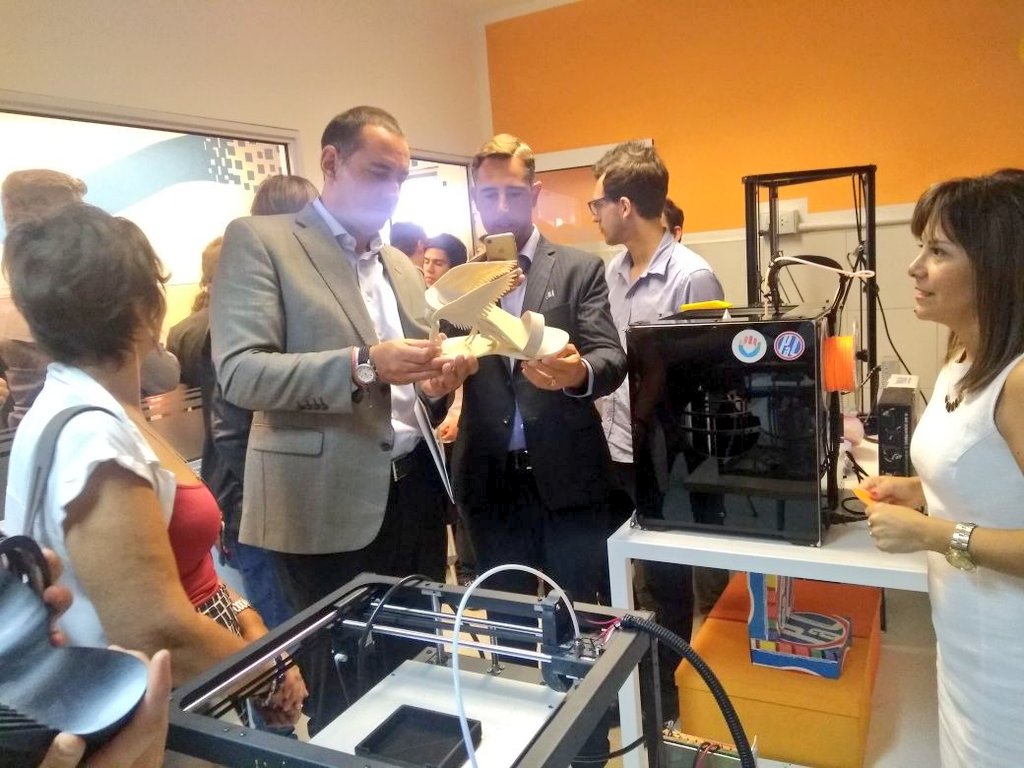 miguelsiciliano's tweet photo. Gracias a la Ciudad Empresaria por la invitación al lanzamiento del #InnovaLabs que es el 1er laboratorio de Robótica e Impresión 3D de la Provincia. Las nuevas tecnologías vinieron para quedarse. Desde el @gobdecordoba vamos a continuar motivando y apoyando estas acciones! https://t.co/ICtmTYGpeM