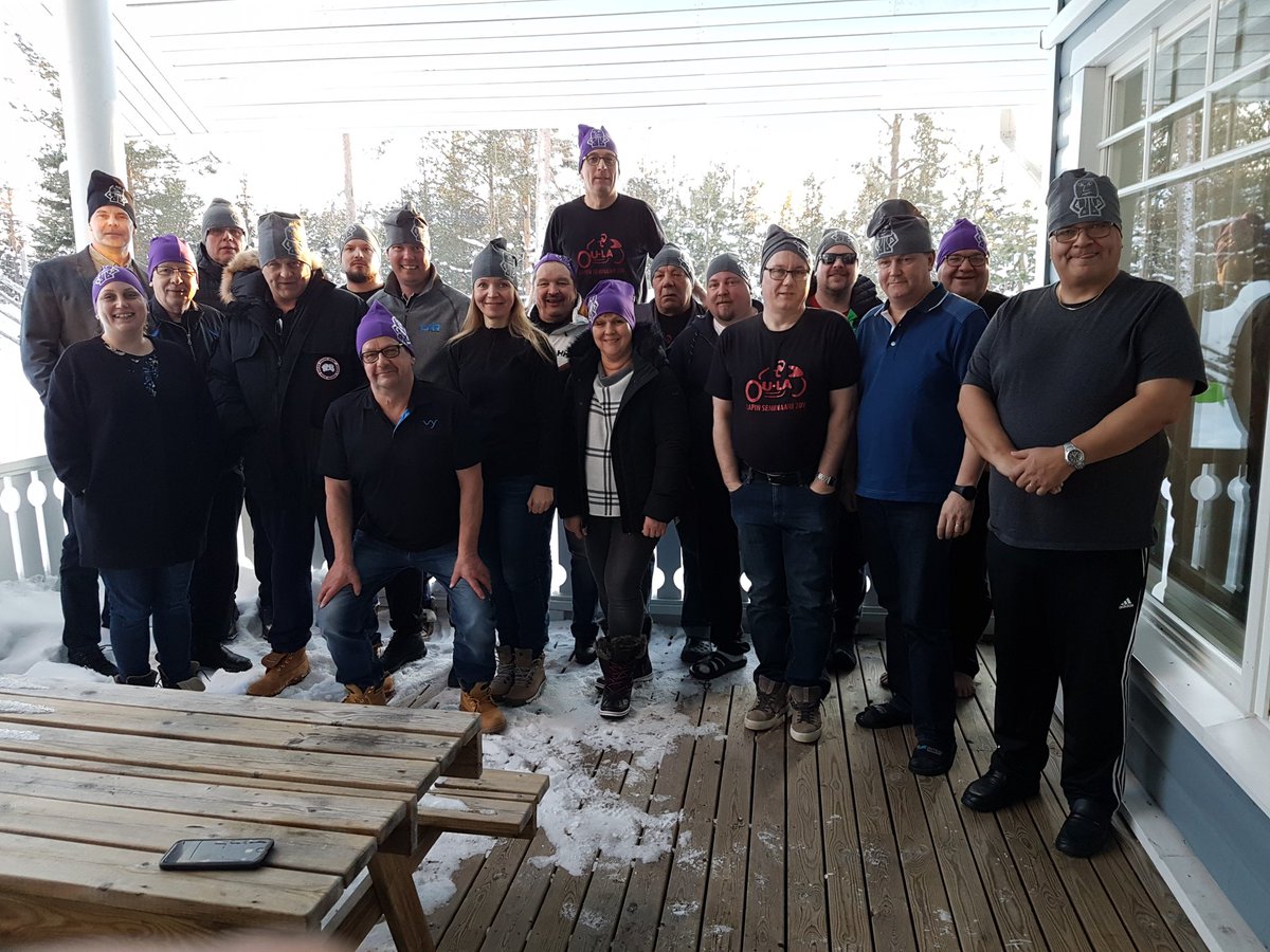 JussiPohjonen's tweet photo. Oulun- ja Lapinläänin autokouluyhdistyksen kevätseminaarissa ahkerat oppilaat palkittiin legendaarisilla @Trafi_Finland 'in #yrmy -pipoilla. https://t.co/8j3SibnQrm