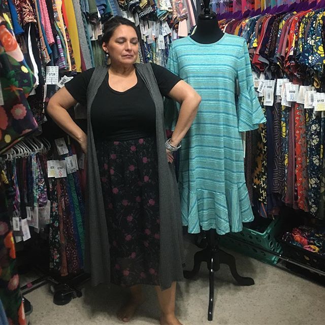 thepurplecamper's tweet image. Day 75 . . .  #Joy . . . #ClassicT . . . #LolaSkirt . . . #365LuLaRoe . . . #LuLaRoeMicheleSims . . . ift.tt/2DuyFhc