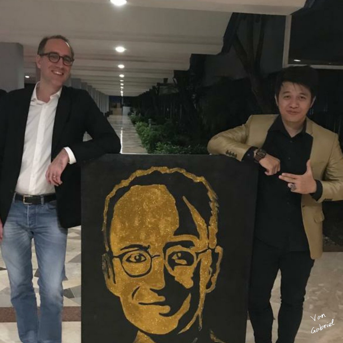 Van_Gabriel's tweet photo. Glitter Painting Souvenir for Mr Cyril
#glitter #glitterpaint #glitterpainting #glitterpaintingjakarta #glitterpainter #glitterpaintingindonesia #magicianjakarta #corporatemagic #corporateentertainer #vangabriel #vangabrielmagic #eventorganizer #sulap #pesulap #goldglitter https://t.co/PAfFslIoF6