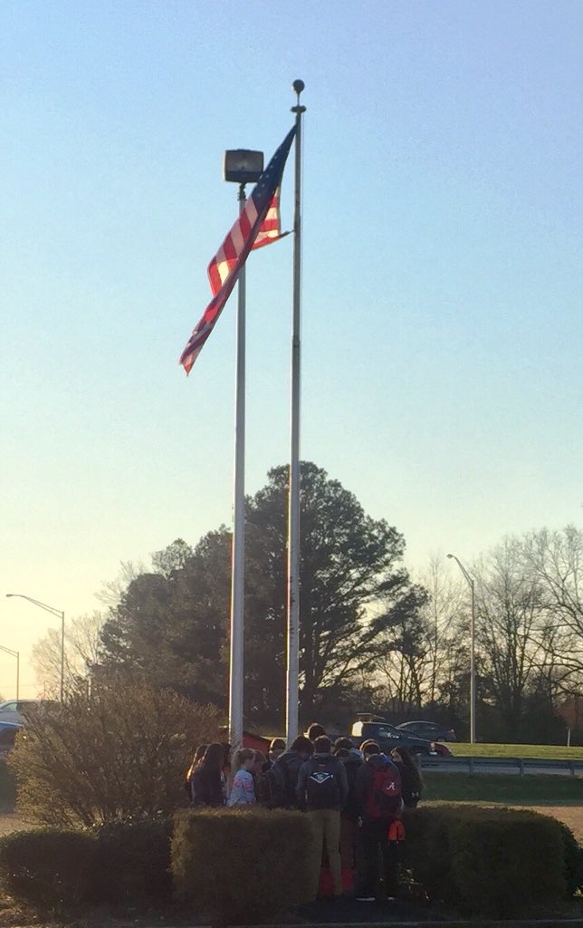 RaiderAcademy's tweet photo. FCA met at the pole this morning! #FCAThursdaymornings #joinus #CCRA https://t.co/4TzVRx6QLs