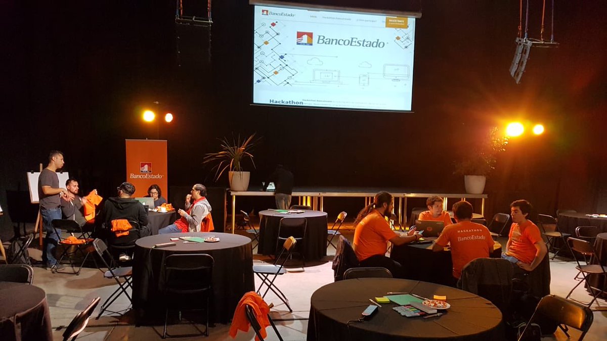Colaboración y trabajo en conjunto en la primera #HackathonBancoEstado en nuestro Teatro iF