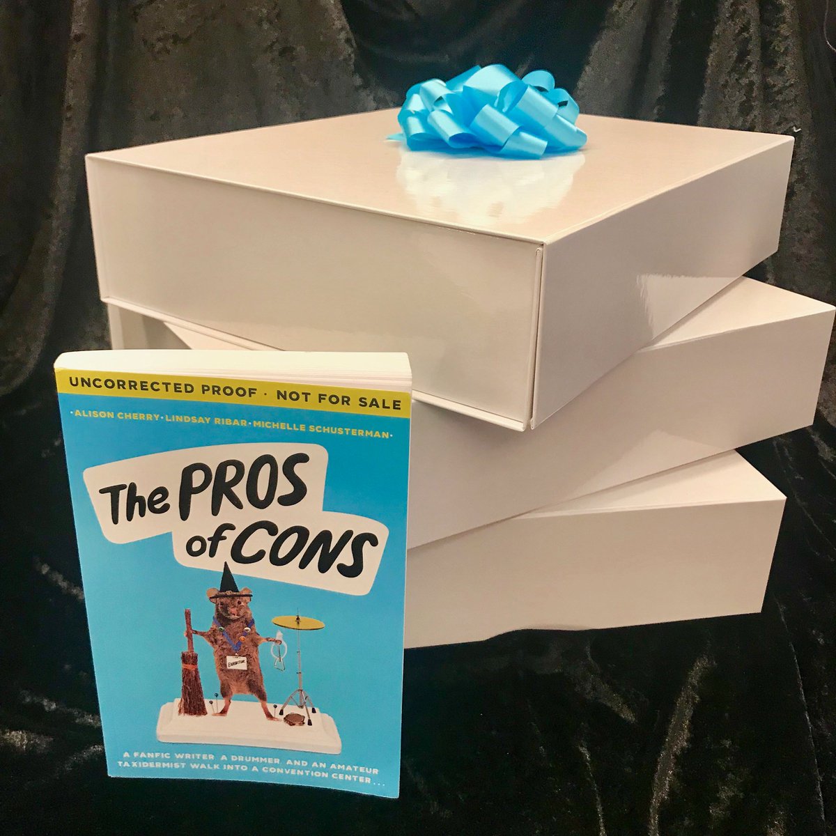 ireadya's tweet photo. 3⃣ AUTHORS. 3⃣ MYSTERY BOXES. 3⃣ MEGA GIVEAWAYS!
Enter to #WIN 1 of 3 mystery boxes, each curated by one of the authors of THE PROS OF CONS, @alison_cherry, @LindsayRibar, & #MichelleSchusterman. ➡️ https://t.co/oV5vvSJl9c. US only.❓📦❓ https://t.co/bwwAqKAuWi