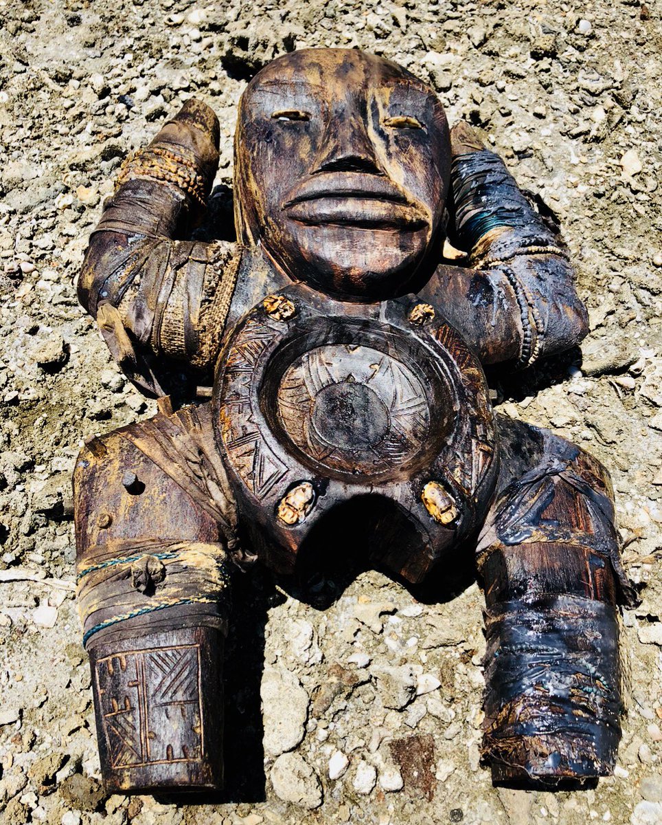 DenisBrogniart's tweet image. Les amis J-1 avant le retour de #KohLanta sur @TF1 
Voici en exclusivité le nouveau totem d’immunité. À demain