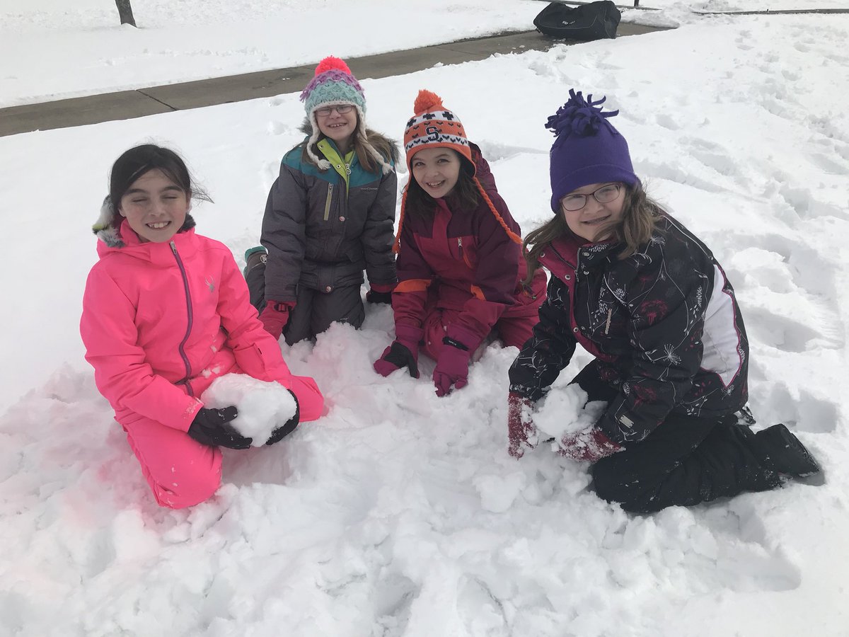 goledgeview's tweet photo. Recess in the snow with the principal for meeting his Social Studies assessment achievement goal! #LVLionPride ❄️ https://t.co/cMYfRa8xaH