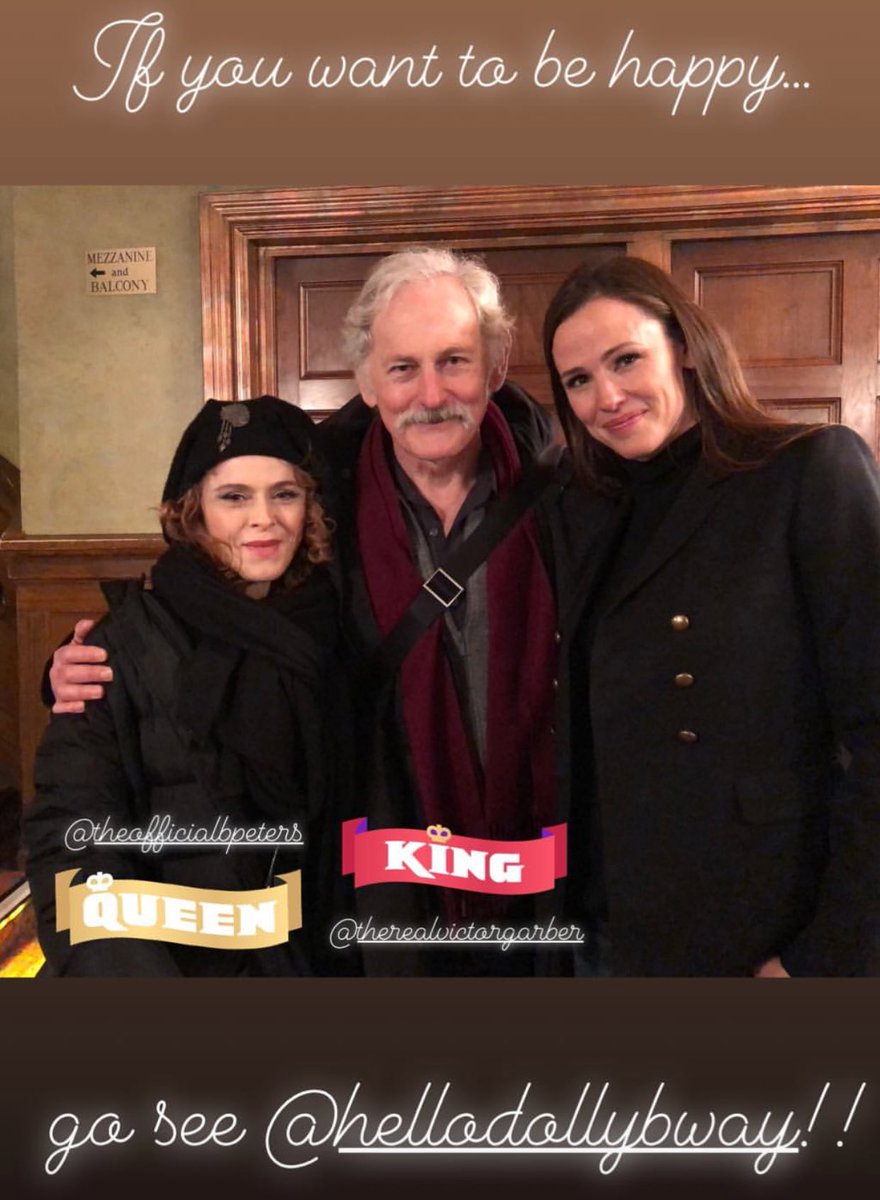 Looks like Jen is in NYC! #JenniferGarner #VictorGarber #BPeters @HelloDollyBway