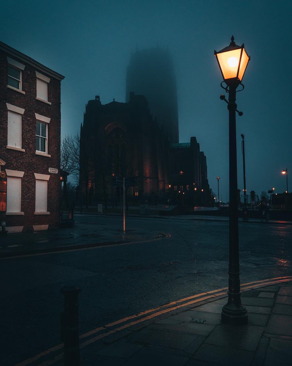 #Liverpool Cathedral in the mist...

📸 the.skywaspink