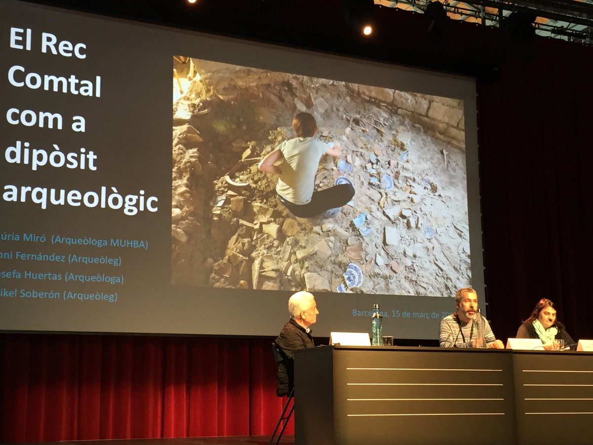 miriamesque9's tweet photo. Interessantíssima ponència matinal sobre els materials del #RecComtal per part de @tonifdezspinoza i @IAlaix #SIABorn18 #archaeology #simposi #BORNCCM @ElBornCCM #mylife #9 https://t.co/AdxczLdJAX