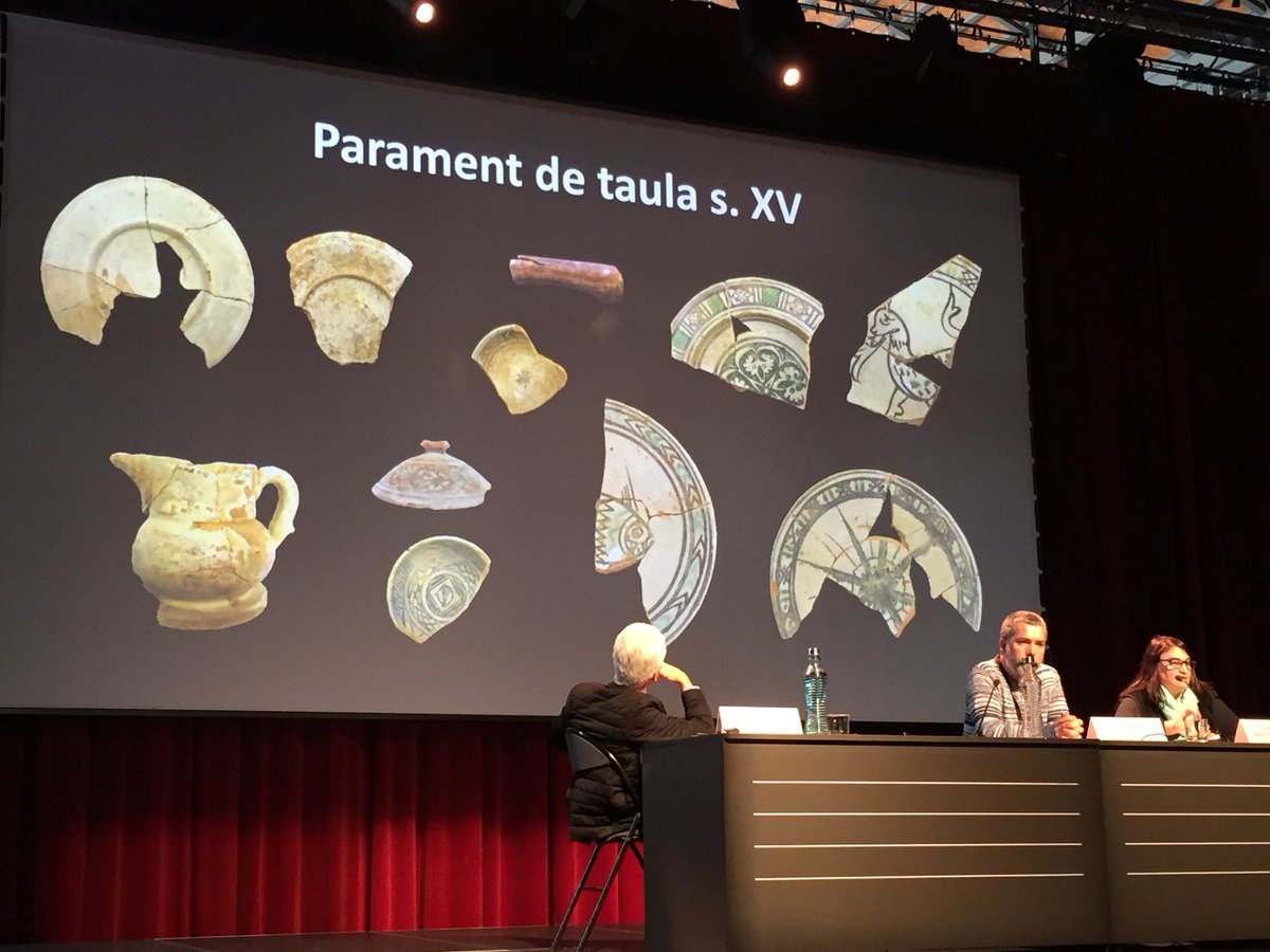 miriamesque9's tweet photo. Els materials recuperats al #RecComtal una finestra a la vida quotidiana. #Poblet #ditada #corbata #botifarra #SIABorn18 #archaeology #simposi #BORNCCM @ElBornCCM #mylife #9 https://t.co/DaiCWqFMlN