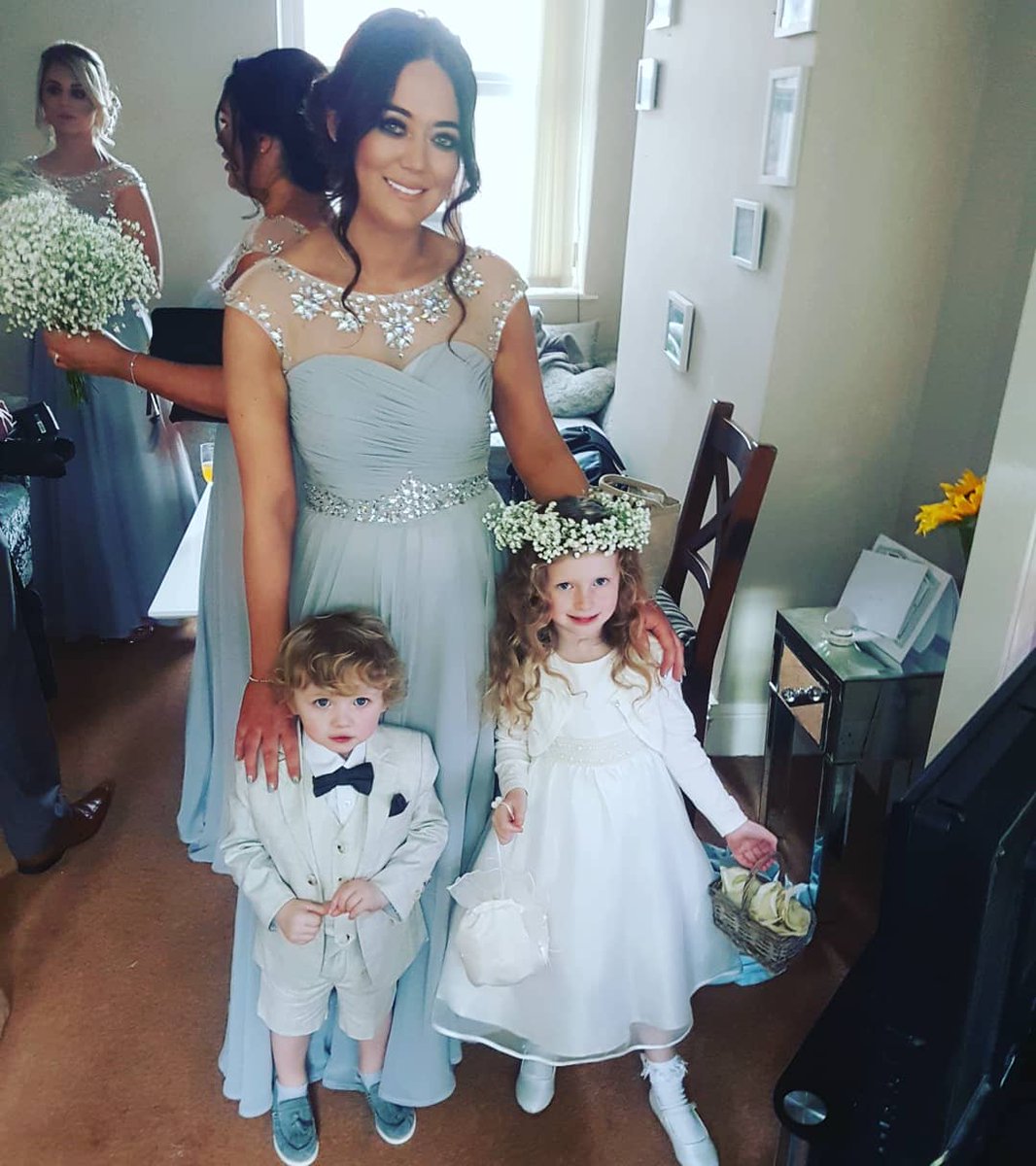 ChloeXxXMarie's tweet photo. Amazing wedding😍🌼💍💕 https://t.co/Hy12VTXKWp