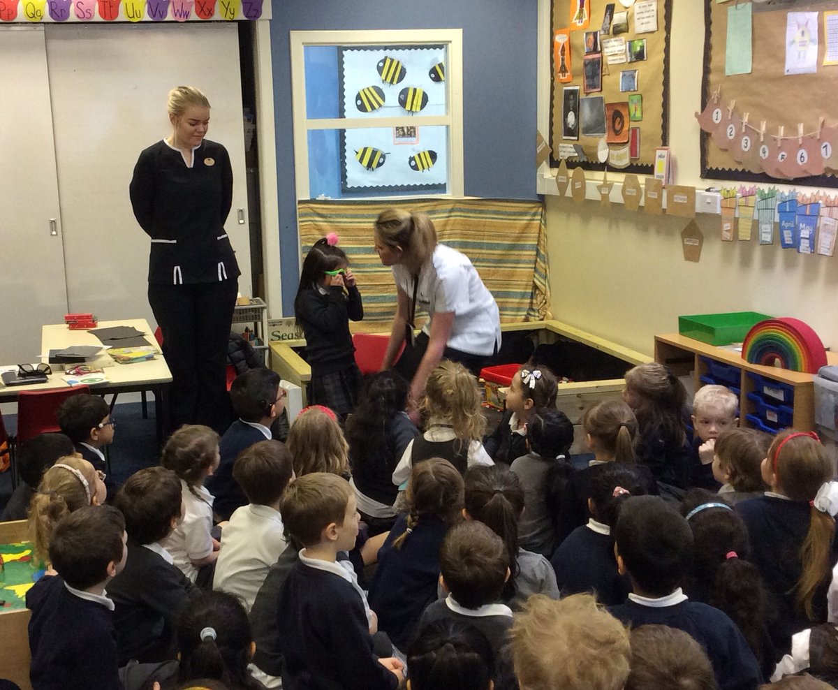 Mearns_Primary's tweet image. Primary 1 pupils had lots of fun learning all about eye tests and glasses with Boots Opticians from The Avenue. #MPSSTEM #BootsOpticians