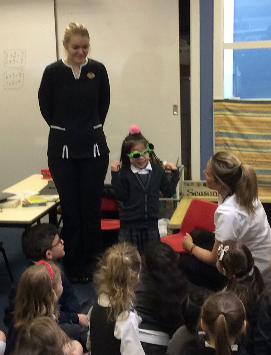 Mearns_Primary's tweet image. Primary 1 pupils had lots of fun learning all about eye tests and glasses with Boots Opticians from The Avenue. #MPSSTEM #BootsOpticians