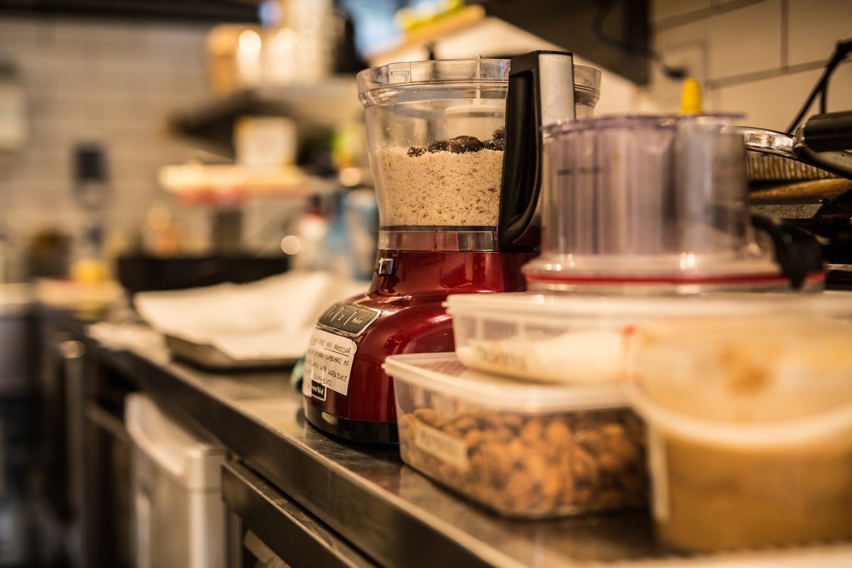 BMRoasters's tweet photo. We’re busy behind the counter preppin’ and cookin’ , so come on in for that food fix!
#blackmarketroasters #enmorecafe #thirroulcafe #cafe #cafelife #kitchen #cafekitchen #cafefood #breakfast #lunch #cafemeal https://t.co/jle36b4VDg