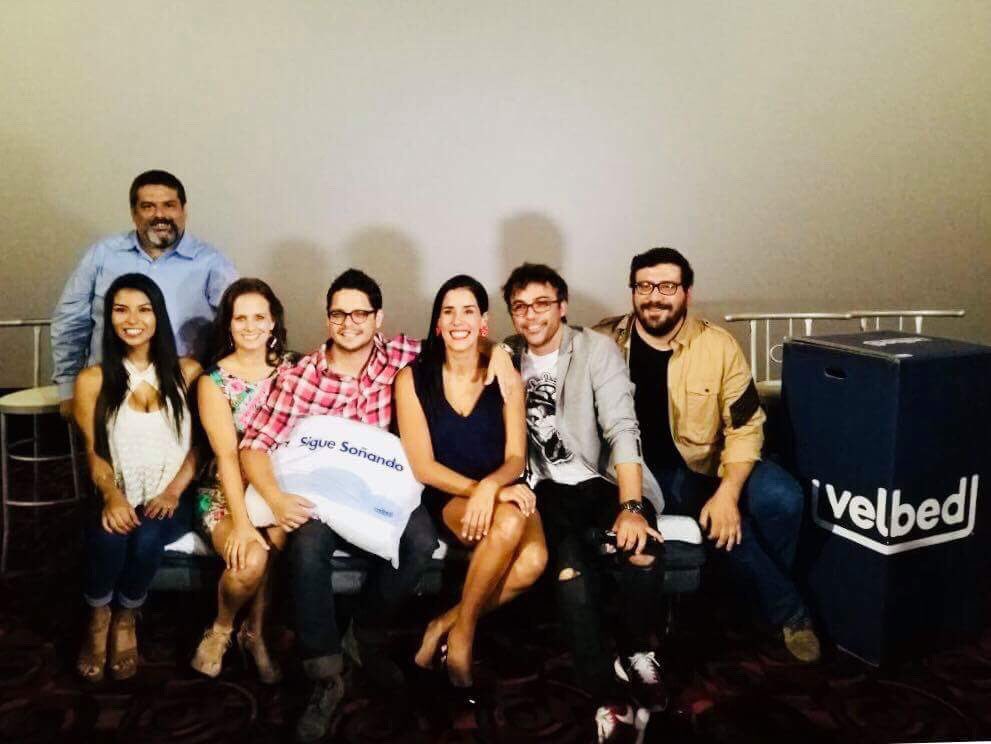 ParaisoPeru's tweet photo. El elenco de @SDA_2018 disfrutando del confort y comodidad del colchón #Velbed 😊⭐️ https://t.co/fnUWM6nBY9