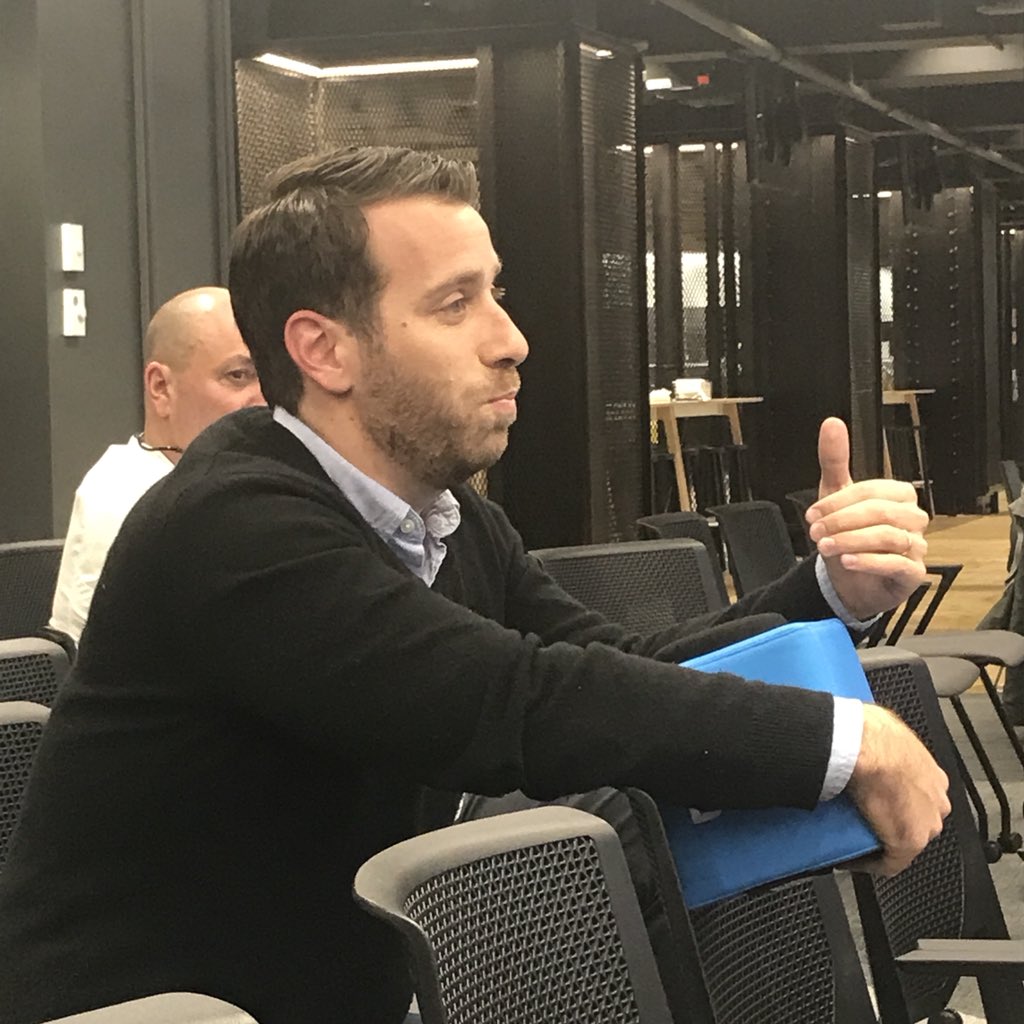 FoodOnTheEdge's tweet photo. @LinkedIn staffer Lee listening to Food on the Edge panel & says he’s thinking “I know Ireland...wait, what do I know about Ireland & Irish Food?” and realises all he actually knows is Guinness & Jameson
#FOTENYC #FOTE2018
Luckily @Gatherandgather are here to cook #IrishFood https://t.co/EBVoqBSBlm