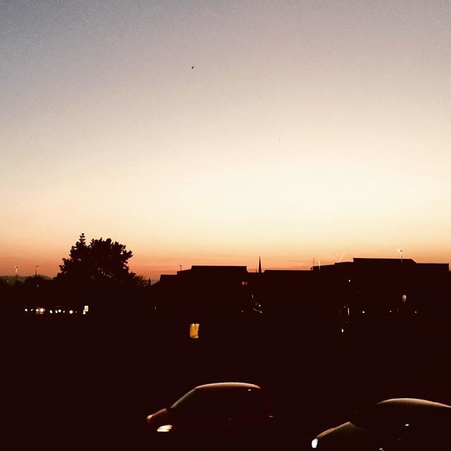 AReadMedia's tweet photo. It’s been a while since I last posted, but here’s a lovely sunset.
#plymouth #southwestisbest #devon #filternecessary #sunsetvibes #chill https://t.co/StjOodKocR https://t.co/2V1cHEafUO