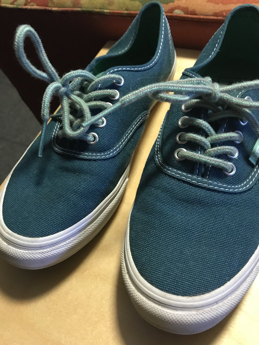 bringmybooks's tweet photo. They're all in pretty good shape but the green ones have a bit more smudging around the back on the foxing. DM if you're interested ✌🏼 #vansforsale #vansshoes #vansdisney #vansnintendo https://t.co/7qQioM95E5