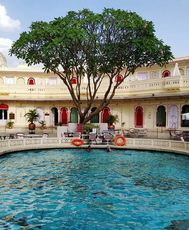 scalino's tweet image. A Maharaja's pool! #citypalace #udaipur #bestpool #maharaja #maharana #india ift.tt/2FZipds