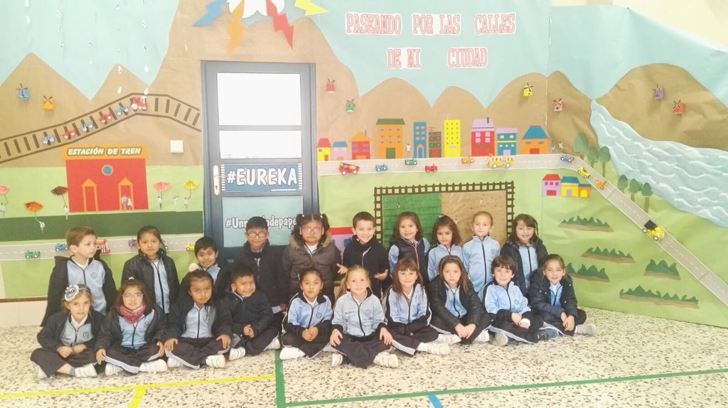 MilagrosaTotana's tweet photo. Nuestros peques nos enseñarán su #mundodepapel con una gran canción en la #celebracióndelaprendizaje de mañana. ¿Te lo vas a perder? #eureka @MilagrosaTotana https://t.co/1MBLN9Yqtd