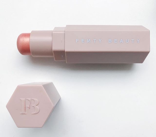 Love this cream highlighter from @fentybeauty to add a little colour to my cheeks! #trippin .
.
.
.
.
.
#beauty #beautyblog #cosmetics #makeup #mua #blog #beautycare #beautyaddict #instabeauty #torontobloggers #irishintoronto #irishblogger #microblogger #makeuplook #makeupgeek #m