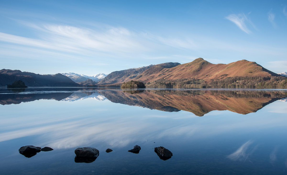 I have just got round to taking a look at my images from our recent Lake District workshop. This has to be one of my favourite viewpoints on Derwent Water, taken at Friars Crag early one morning. Love these reflections #lakedistrict #Cumbria #DerwentWater #lightandlandscape