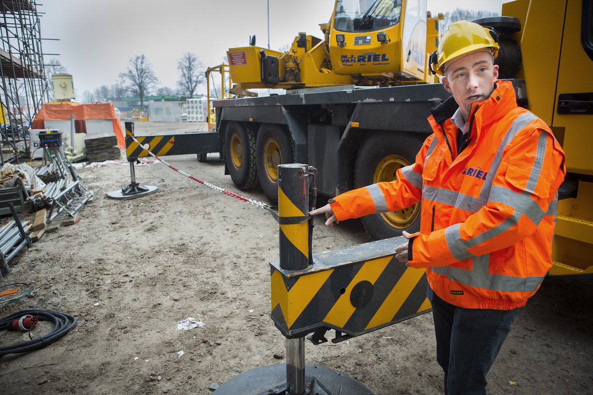 heijmansnl's tweet image. Elke dag veilig werken, en morgen staan we er nog eens extra bij stil op #BewustVeilig. Wij doen dat onder andere met toolbox-meetings, onze GO! app en GO! coaches bit.ly/Bewust_Veilig2… #GeenOngevallen