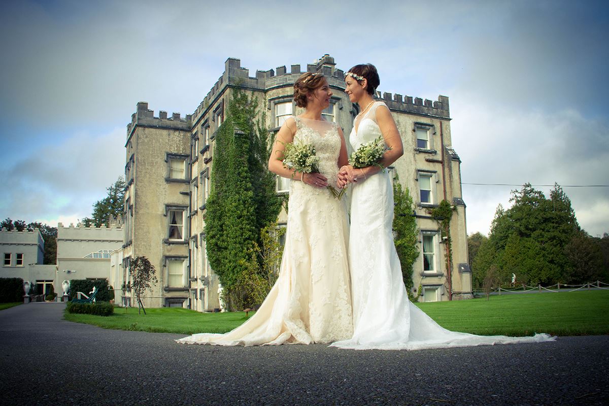 IrishLGBTWedMag's tweet photo. If you work in the wedding industry and would like to reach Ireland's same sex couples, april@IrishLGBTWeddings.ie for our amazing ad rates #LoveisLove #SameSexWedding #IrishWeddings https://t.co/cKUyfOWa2x