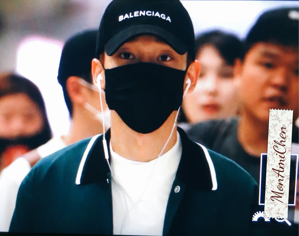 MonAmiChen's tweet photo. 180315 BKK 입국 #종대 #CHEN https://t.co/Khi0ESHYFq