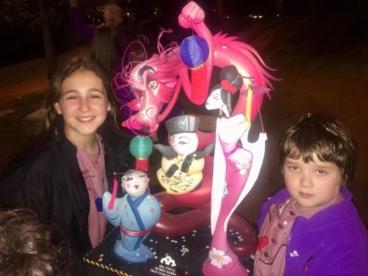 Orgullosos de nuestro #Ninot. No nos digáis que no es presiosso? Foto: Lucrecia y Dani, fallera y president infantil