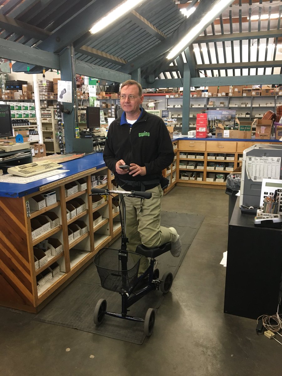 MaxEffort5's tweet photo. Great training class in Las Vegas Nevada yesterday @EwingIrrigation with contractors learning new skills to improve hardscape installation &amp; maintenance techniques. #AwesomeContractors https://t.co/tISCniOpGt