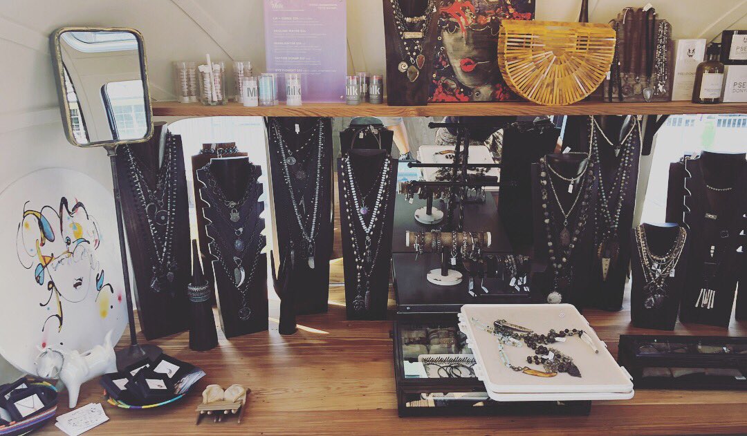 SnappySnacks's tweet image. In addition to this year’s Feedback Party, which takes place Saturday at Stubb’s, Rachael Ray has broadened her SXSW presence with Moxie Shop! Located at 1511 S. Congress Ave., near the intersection of South Congress and Elizabeth Street.