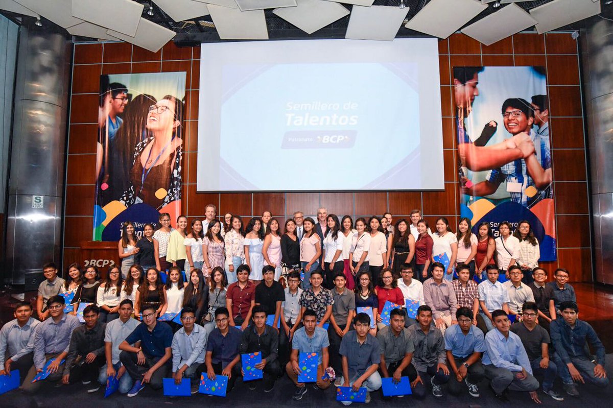 BCPComunica's tweet photo. Hoy 65 becarios se suman al programa y formarán parte de una nueva promoción ¡Bienvenidos chicos! Son parte del futuro de nuestro país. #SemilleroDeTalentosBCP https://t.co/nERqVsLUO1