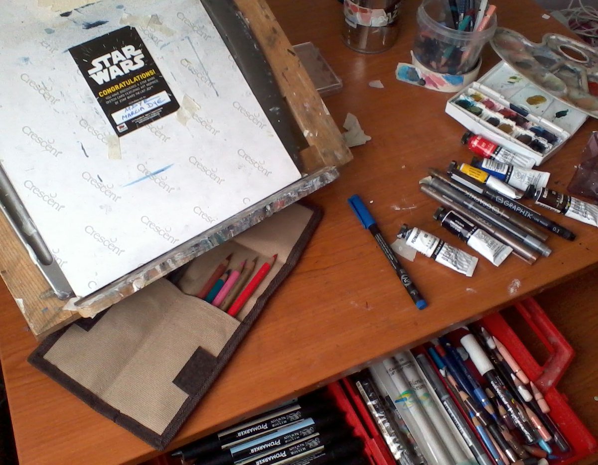 MarciaDye's tweet photo. Just finished two sketch card sets for #Topps #StarWars Can't wait to show them upon set release :) #art #artistontwitter #tradingcardset #sketchcard #starwarsart #scifi #scifiart https://t.co/zCpbFZFLLD