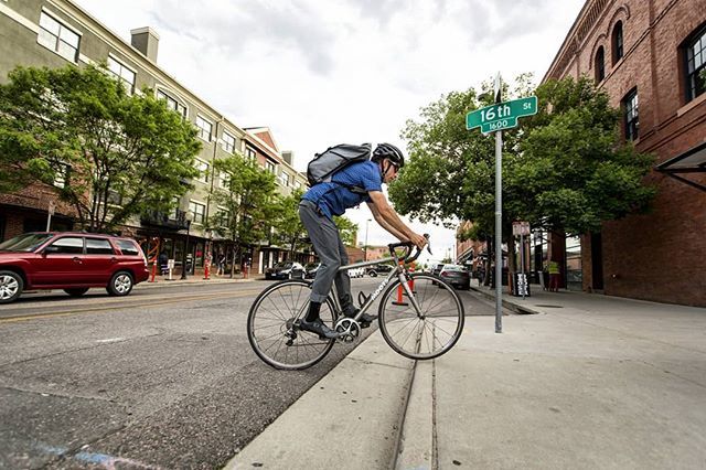 pearlizumi's tweet photo. Bike minded. Reality based.
Versa is fully functional cycling apparel that doesn't broadcast #cyslist on your commute or coffee ride.
#PEARLiZUMi #rideversa https://t.co/UMJ7JW5Ss2 https://t.co/LVIZZCvkIv