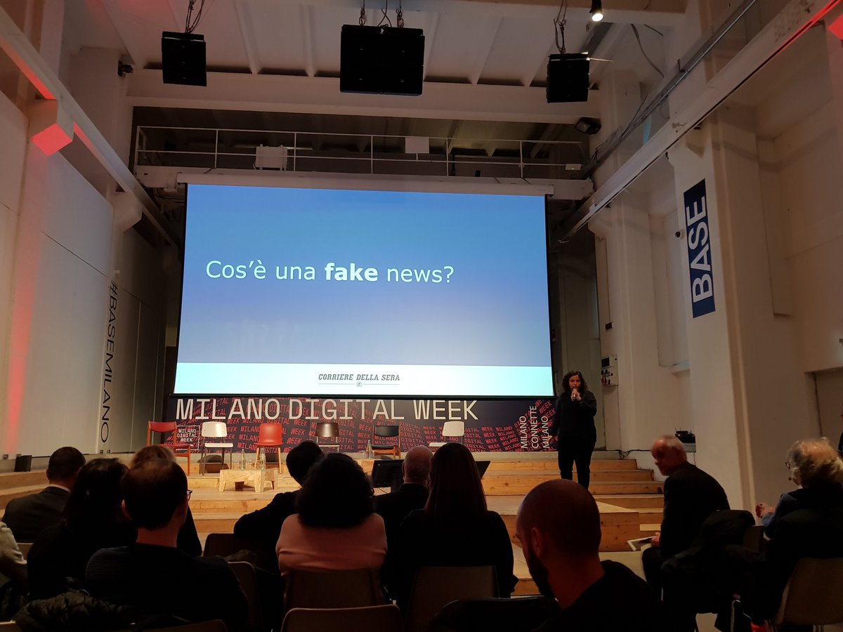 SimoMango's tweet photo. Alla #MilanoDigitalWeek il @Corriere prova a spiegare le #FakeNews con Milena Gabanelli e @sarahvaretto https://t.co/nmgYB06Q4z