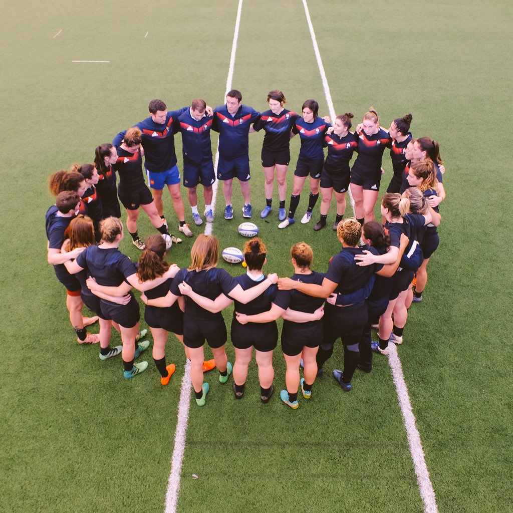 FranceRugby's tweet photo. 🏴󠁧󠁢󠁷󠁬󠁳󠁿🇫🇷 #PDGFRA : Avec sérieux et determination, les Bleues ont effectué l’entraînement du capitaine. Rendez-vous demain à 19h contre les Galloises. #ObjectifGrandChelem #PDGFRA #FranceFéminines https://t.co/LV3vAgTS3C