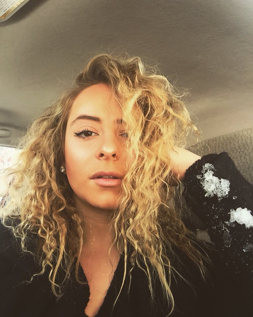 sydneyclaire__'s tweet photo. #FinePeopleFromBoston me ;) https://t.co/rXH0WBQZrA