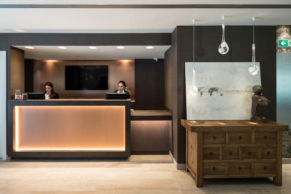 COMLEDBarcelona's tweet photo. Hotel Catalonia Magdalenes. 
En pleno centro de Barcelona este hotel cuenta con mas 130 luminarias #pluja by Glòria Duran Arquitecte

Proyecto arquitectura: Carles Bassó
Luminaria Pluja: Diseño Gloria Duran https://t.co/tpZIMstnfe