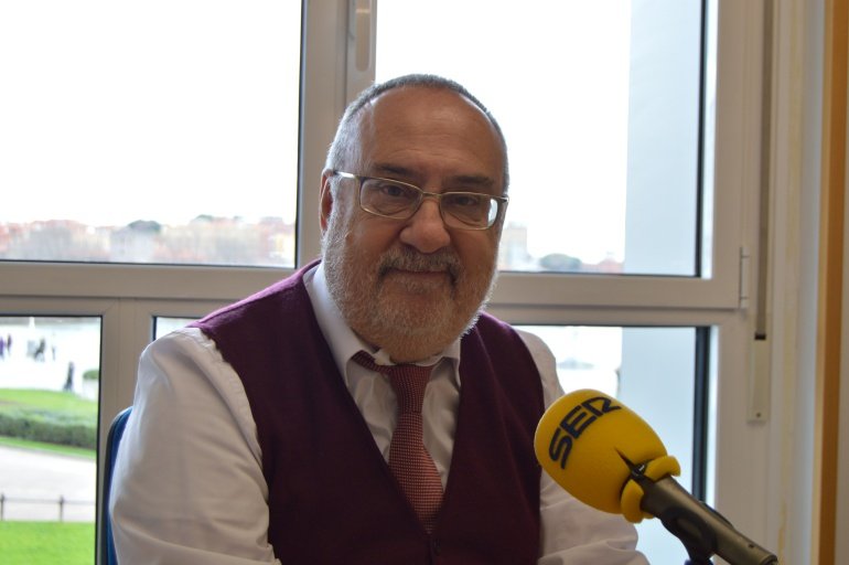 SERDepGijon's tweet photo. El GSD del jueves:
* La defensa del Sporting, sigue en cuadro. @JordiCala14 pide tranquilidad
* @AS_Relano, director de @DiarioAS, habla de #Quini y del #EncuentroConLosAses
* @PedroPidal salva la vida a un aficionado en un partido de juveniles en Llanes
https://t.co/EKZCchM9rV https://t.co/Q3RXq7ajrm