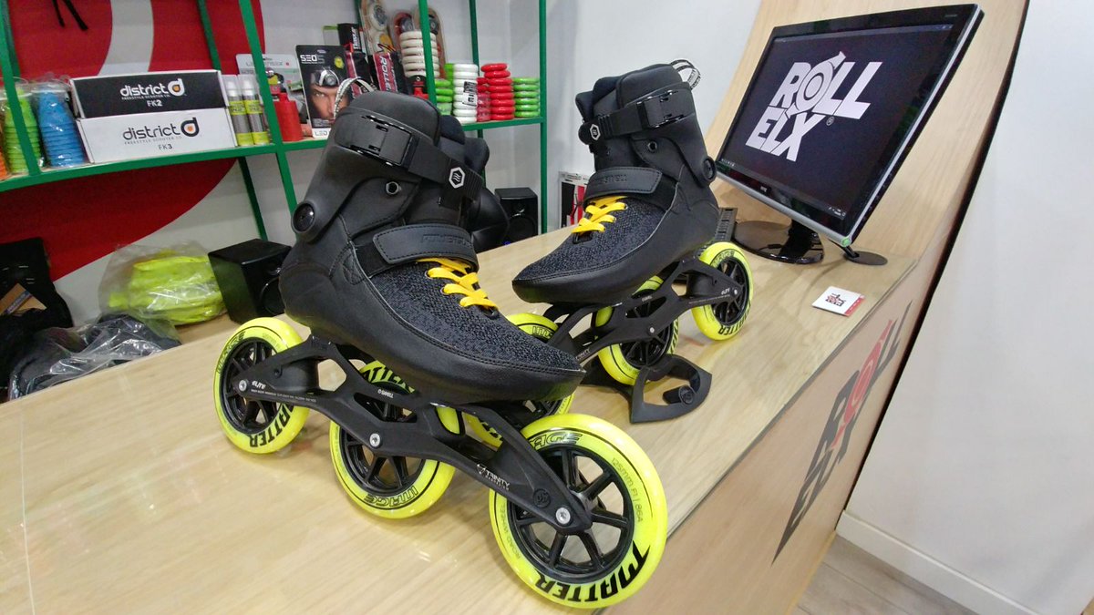 #Swell Black Road 125.
#Powerslide nos trae esta nueva version enfocada en el #Maratón y las rutas a alta velocidad.
Sistema de anclaje Trinity, la nueva guia Elite casted Magnesium, ruedas #Matter Image 125 y rodamientos #Wicked Abec 9.
#patinajedevelocidad #fitness #Elche
