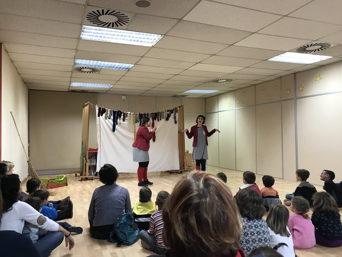 •KoddaOfficial• (@koddaofficial) on Twitter photo Jueves tarde riéndonos con <a href="/Mitjaimitjoneta/">Mitja i Mitjoneta Teatre</a> en la biblioteca Miquel Martí i Pol! Gràcies maques, sou les millors! Jueves tarde riéndonos con <a href="/Mitjaimitjoneta/">Mitja i Mitjoneta Teatre</a> en la biblioteca Miquel Martí i Pol! Gràcies maques, sou les millors!