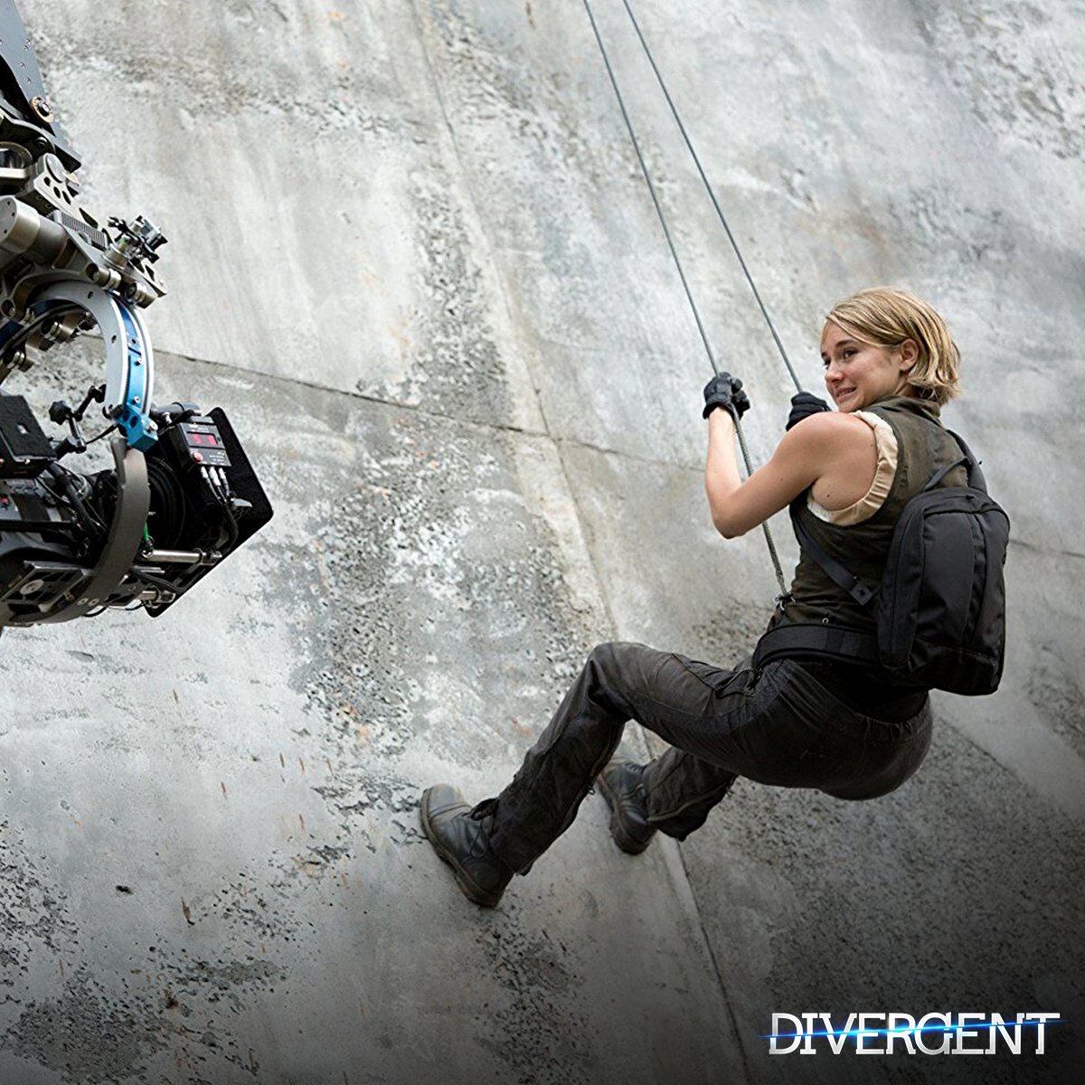 Divergent's tweet photo. Hanging around on the set of Allegiant. #TBT #BTS #Divergent https://t.co/fVX9v43DX1